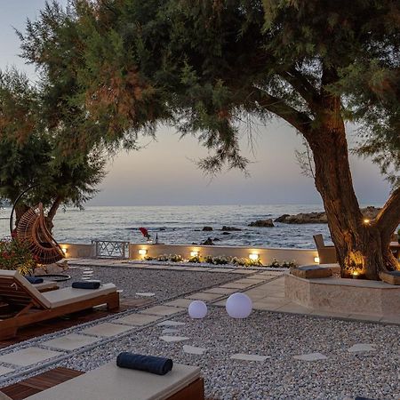 Villa Seashell -Wonderful Newly Renovated Villa On The Beach Galatas  Экстерьер фото