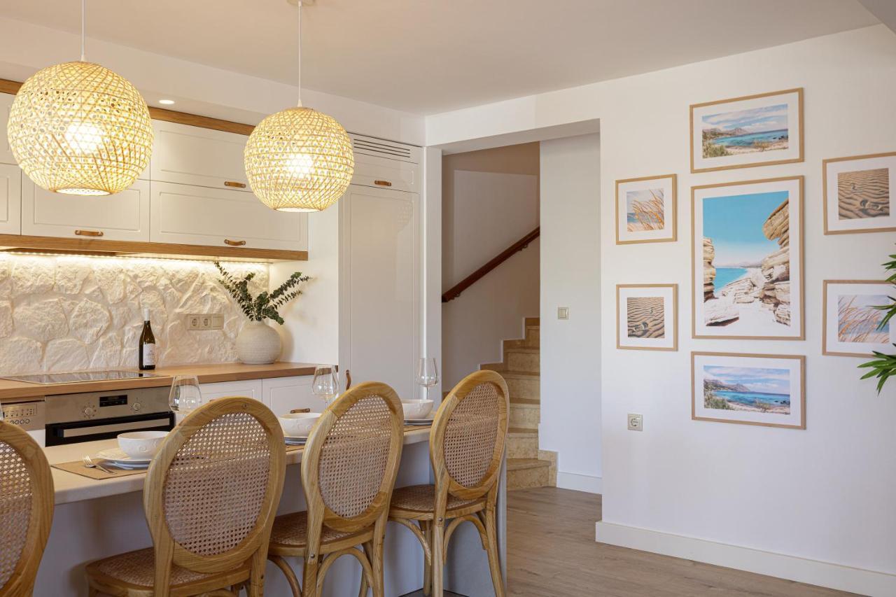 Villa Seashell -Wonderful Newly Renovated Villa On The Beach Galatas  Экстерьер фото