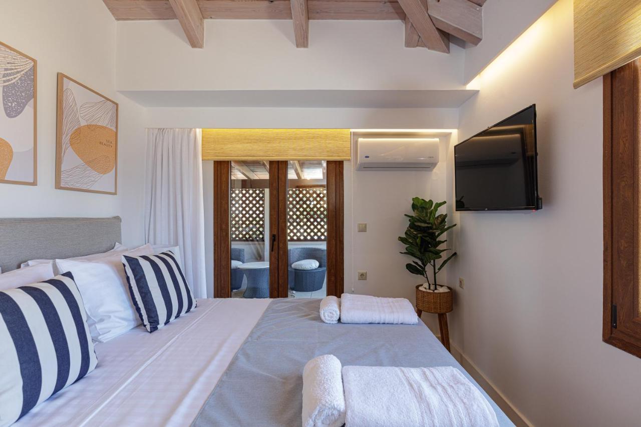 Villa Seashell -Wonderful Newly Renovated Villa On The Beach Galatas  Экстерьер фото