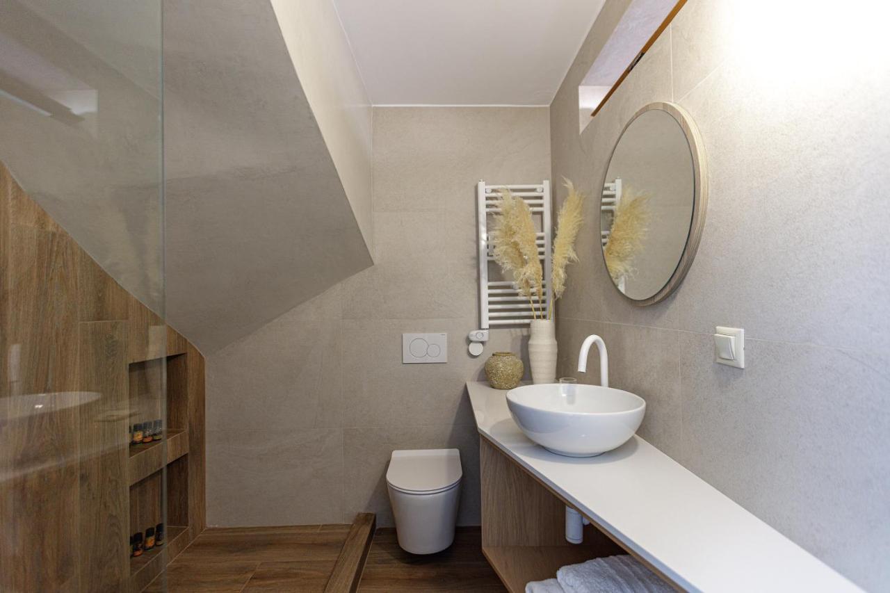 Villa Seashell -Wonderful Newly Renovated Villa On The Beach Galatas  Экстерьер фото